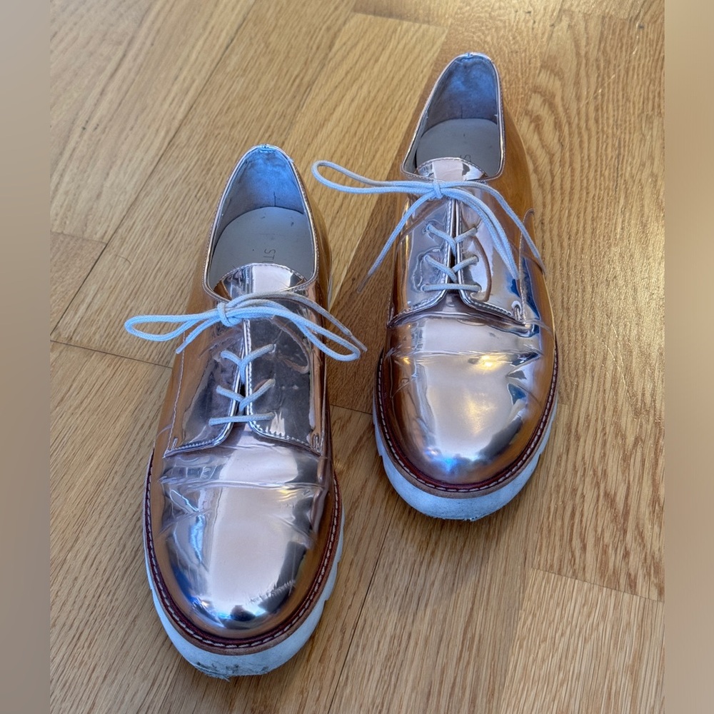 Stuart Weitzman Gold Lace Up Shoes — Used Size 9